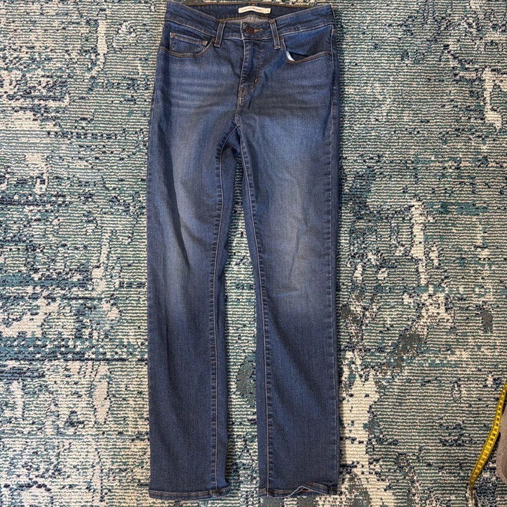 Women’s Levi classic mid rise skinny jeans (E14)